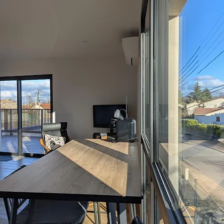 Pre Madame, Terrasse, Parking