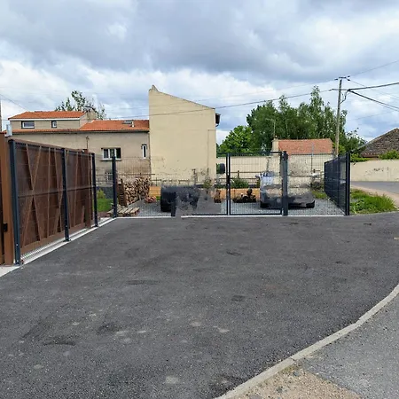 Pre Madame, Terrasse, Parking Lejlighed Riom