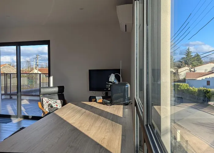 Pre Madame, Terrasse, Parking